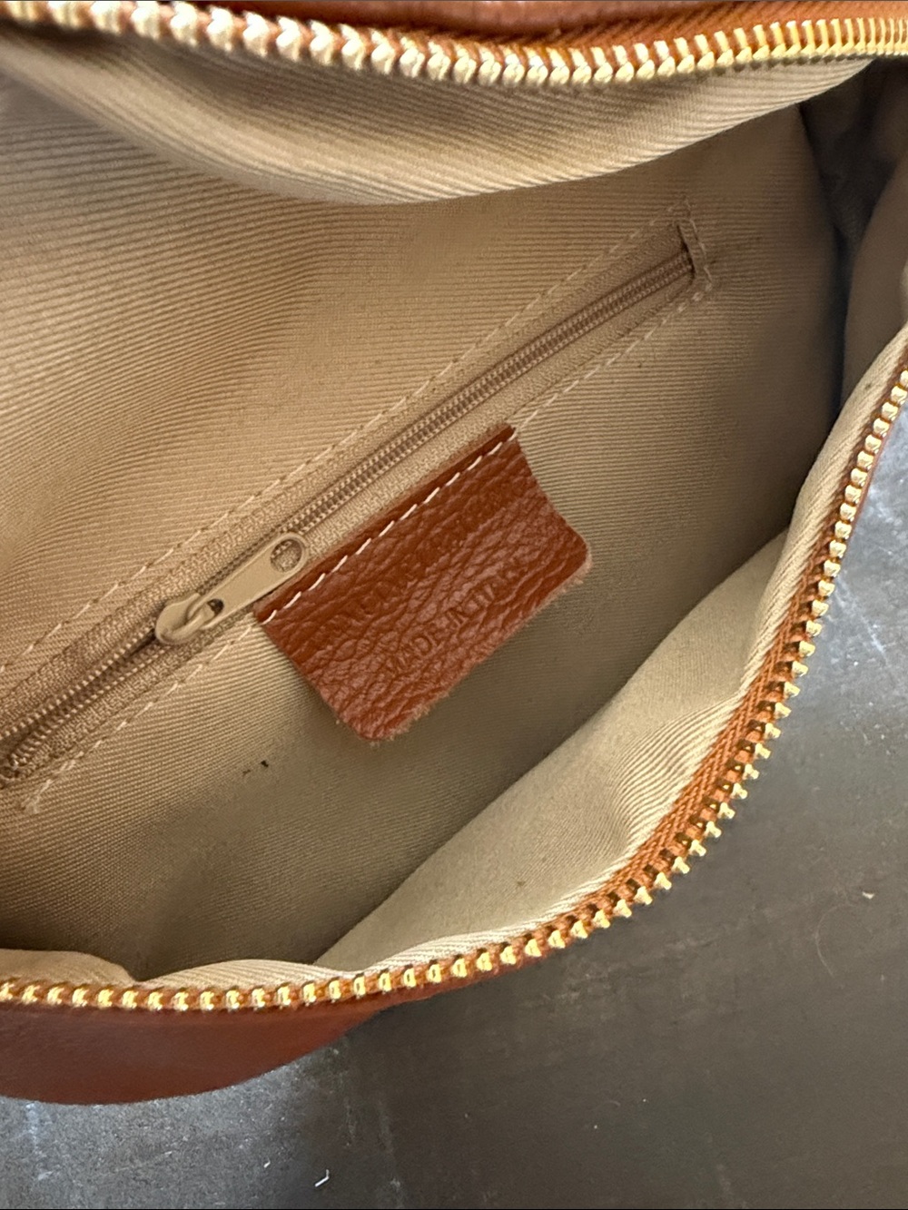 NWT Italian Leather Crossbody / Fanny Pack - Picture 3 of 4